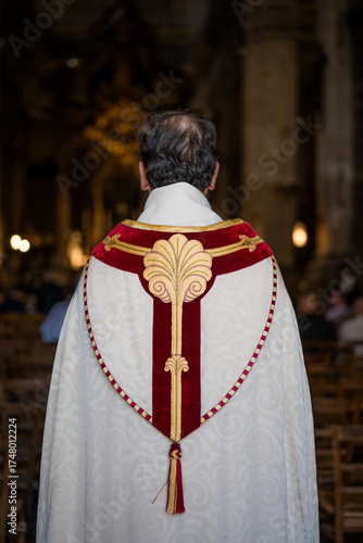 homme d'église, maitre de cérémonie église