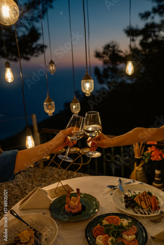 Obraz na plátně An elegant romantic dinner table set by the sea during sunset, featuring soft golden light, refined décor, and a tranquil seaside dining atmosphere
