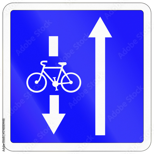 Information road sign used in France - Oncoming bicycle lane