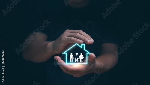 Billede på lærred Family protection and home insurance concept