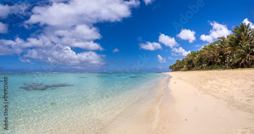 Tableau sur toile Secluded beaches along the coastr of the island of Rarotonga, Cook Islands, Poly