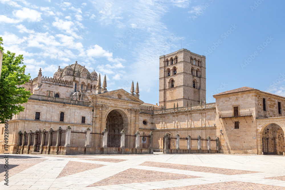 Fototapeta premium Romanesque Cathedral of Zamora
