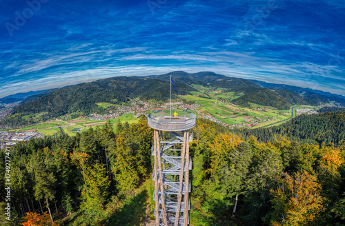 Orenkopfturm bei Haslach im Schwarzwald, Deutschland, Oktober 2025, Luftaufnahme