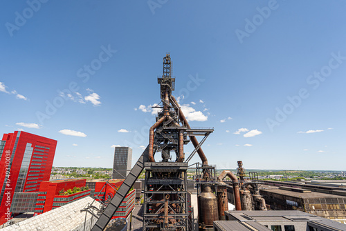 Architecture industrielle et vue moderne sur la ville de Belval, Esch-sur-Alzette, Luxembourg