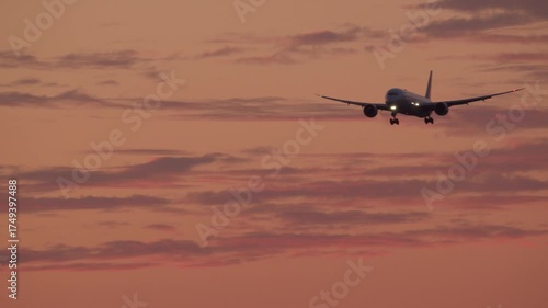 Wallpaper Mural Airplane Landing at Sunset 4k video Torontodigital.ca