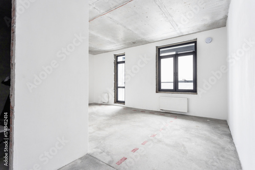 nterior of the apartment without decoration in gray colors