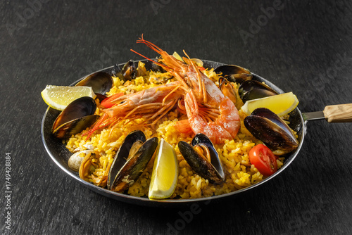 パエリア　 Paella A Spanish Home Cooked Rice Dish
