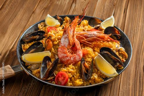 パエリア　 Paella A Spanish Home Cooked Rice Dish