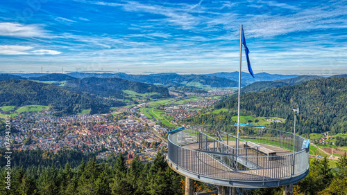 Orenkopfturm bei Haslach im Schwarzwald, Deutschland, Oktober 2025, Luftaufnahme