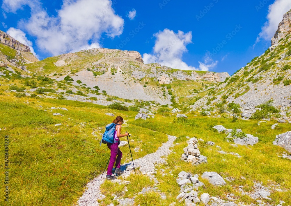 Φωτογραφία National park of Majella, Italy - Mountain summits in the Majella range, central Italy, Abruzzo region, with characteristic landscape of rocky expanses between valleys and plateaus