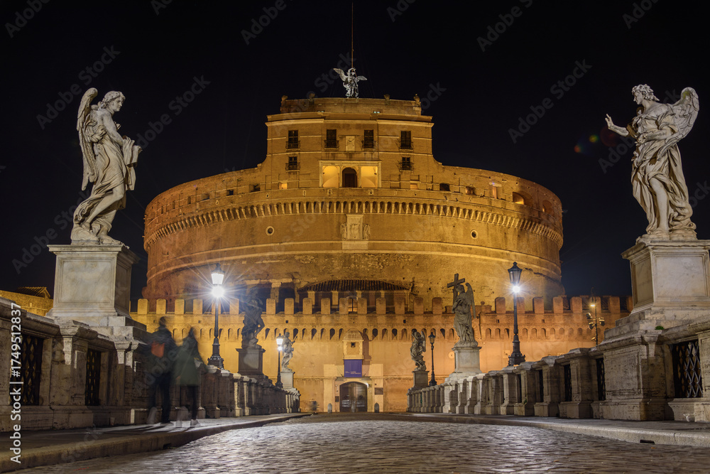 Obraz premium Castel Sant'Angelo and Angel Statues Illuminated at Night, Rome, Italy