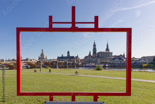Aussichtspunkt Canaletto Blick am Neustädter Ufer in den Elbauen von Dresden