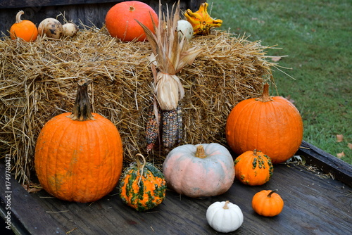 Schilderij op canvas Pumpkins and Gourds by a Hay Bale on a Wooden Trailer