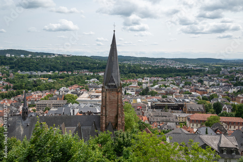 Stadtansicht von Marburg mit Kirchturm