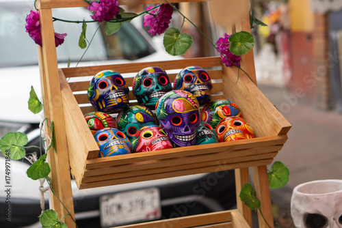 Photos Decoración artesanal del Día de Muertos con calaveras y flores coloridas