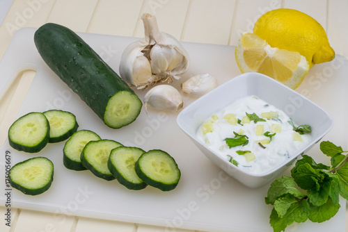 Salsa tzatziki e ingredientes