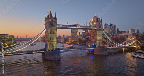 Canvas Print England, London: Aerial view of Tower Bridge illuminated at colorful sunset with