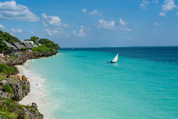 Fototapete Sansibar Traditionelle Dhau-Boote am Strand von Nungwi  © Marcio