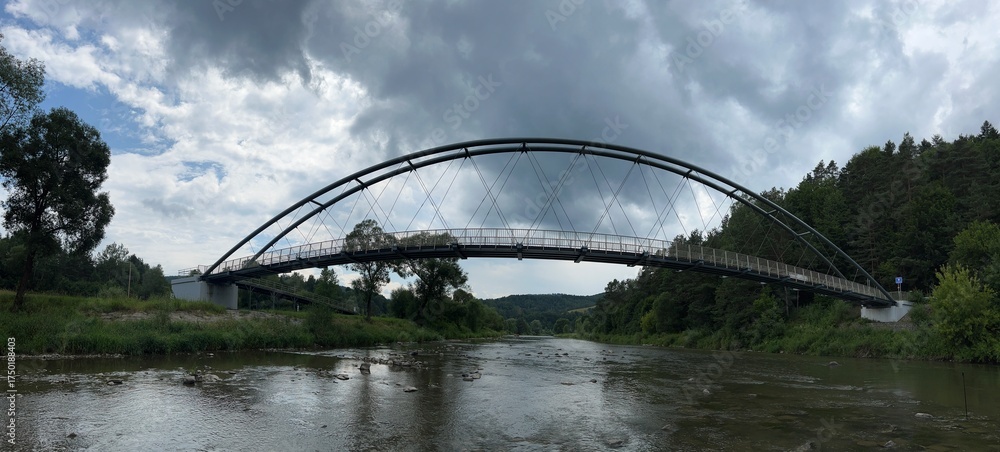 Fototapeta premium Kładka pieszo rowerowa Żegiestów Zdrój.