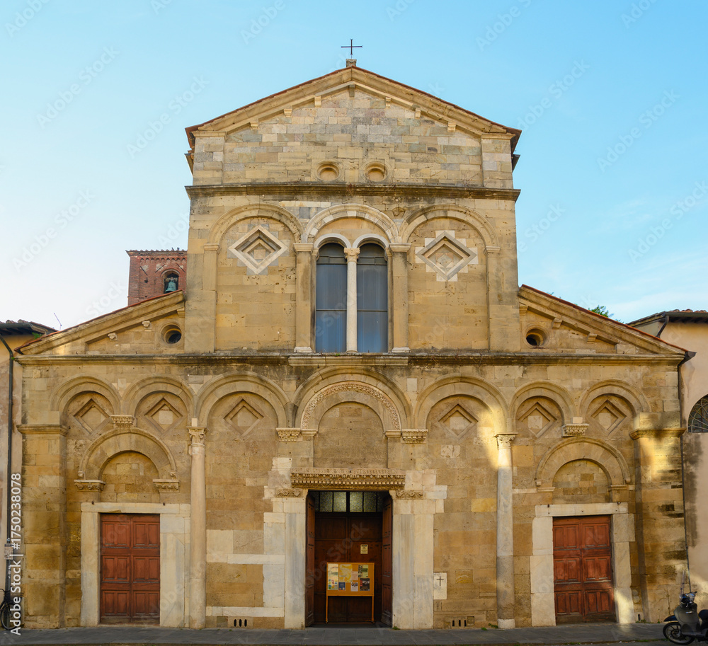Fototapeta premium San Frediano, a Roman Catholic church in Romanesque style, the official church of the University of Pisa, Italy