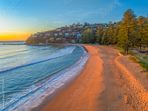 Fototapeta Naklejka Na Ścianę i Meble -  Ocean Sunrise Under Clear Skies with Orange Horizon