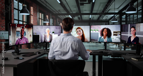 Фотография Senior Executive Holding Virtual Meeting For Elearning Conference