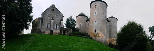 Château fort de Forges du XVe siècle à Concremiers dans l’Indre. photo panoramique Région du Berry France Europe