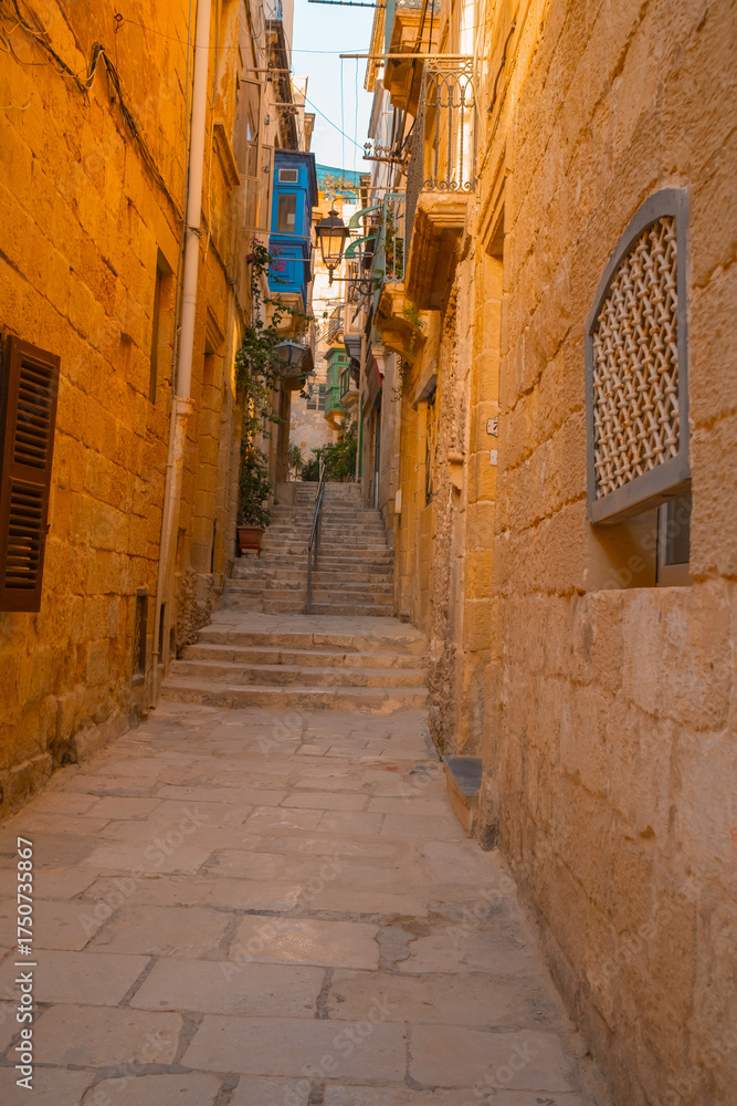 Obraz premium Birgu, Malta – Ancient Streets and Historic Fortress