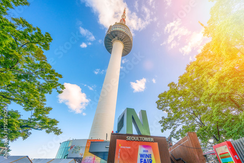 Valokuva Seoul, South Korea
N Seoul Tower is a famous and popular tourist attraction and landmark of Seoul, South Korea