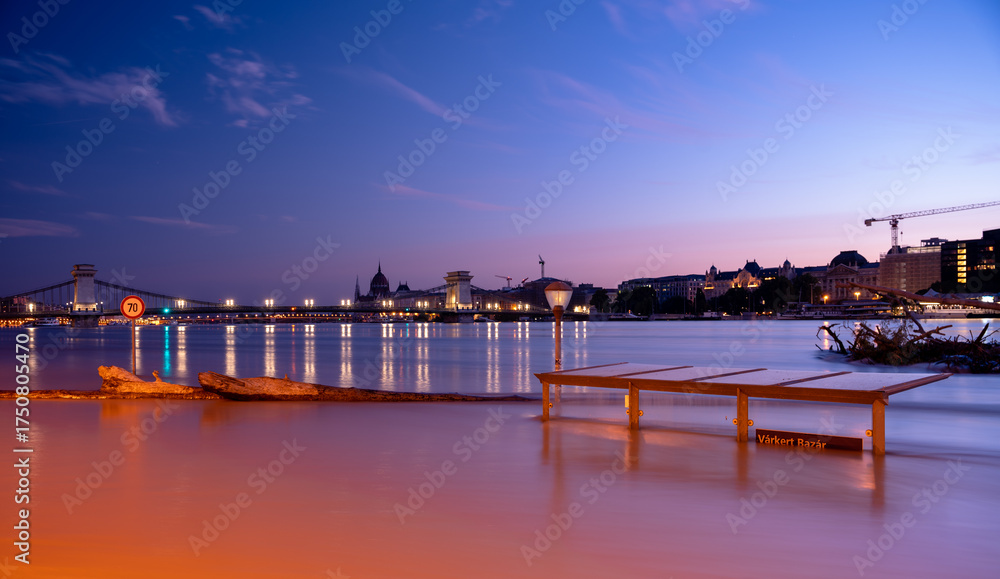 Obraz premium Budapest, Hungary - September 21, 2024: Danube River overflowing its banks in surreal violet dawn