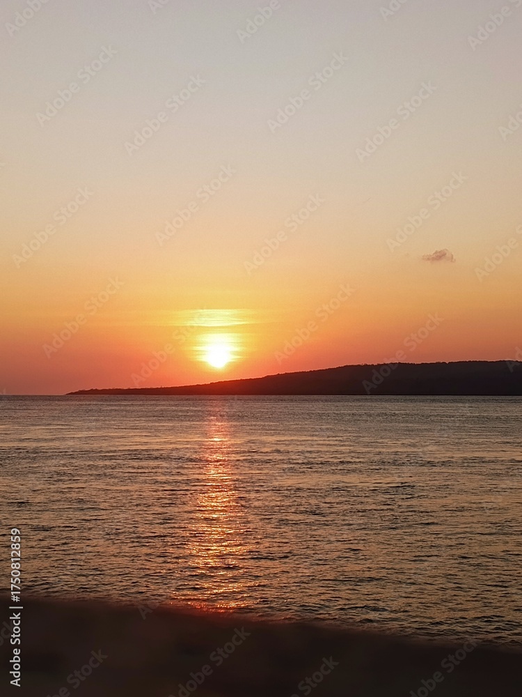 Fototapeta premium sunset over the sea