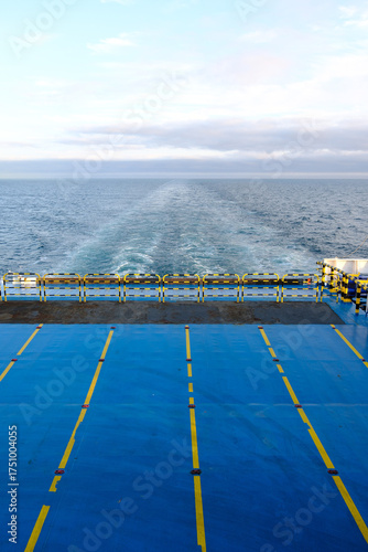 Canvas-taulu Taking the ferry from Roscoff to Plymouth across the English Channel
