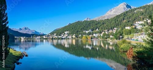 Photography Panoramic view on a sunny morning across the lake to the famous resort of St