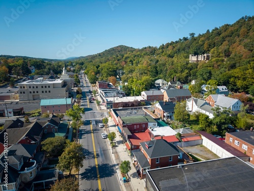 Fototapeta Naklejka Na Ścianę i Meble -  Explore the Scenic Beauty of Berkeley Springs on a Summer Morning