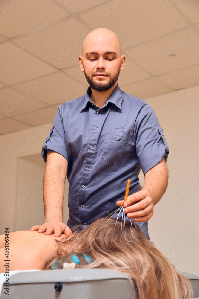 Fototapeta premium Experience a rejuvenating and relaxing massage therapy session with professional care and attention