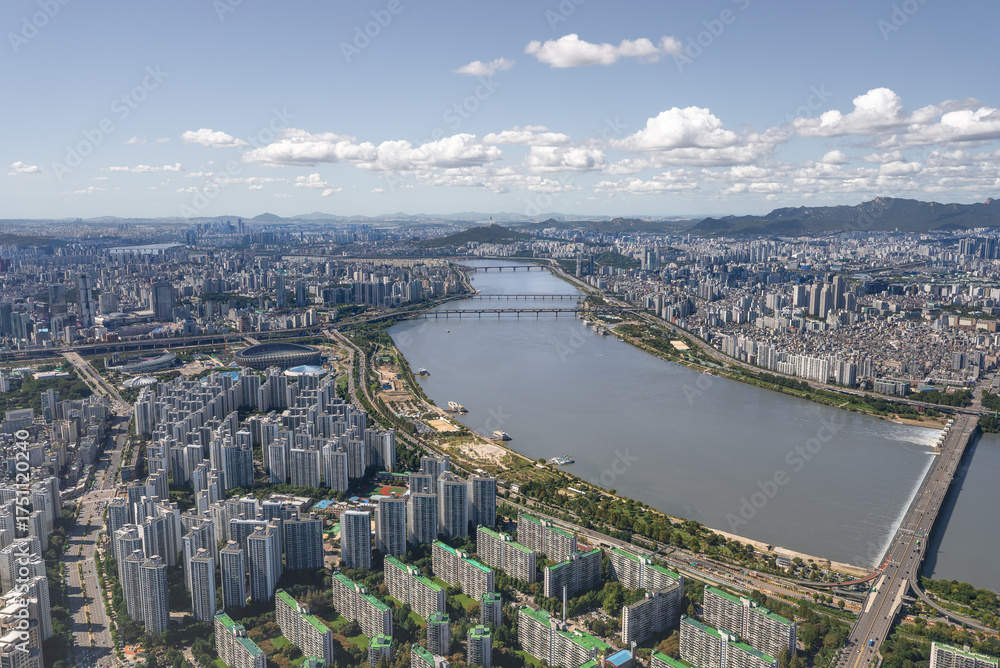 Naklejka premium Atemberaubende Aussicht vom Lotte World Tower: Seoul und der Han-Fluss von oben