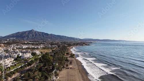 Vista aérea de la playa de San pedro Alcántara en el municipio de Marbella, Andalucía