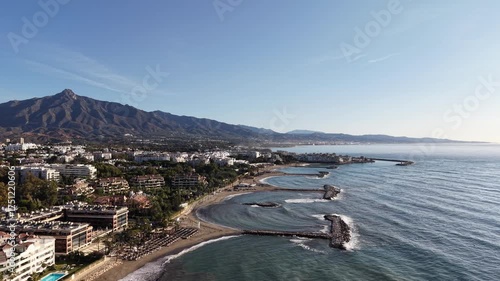 Vista aérea de la playa de San pedro Alcántara en el municipio de Marbella, Andalucía
