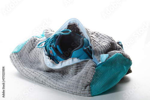 Washing shoes in a washing machine using a special washing bag.