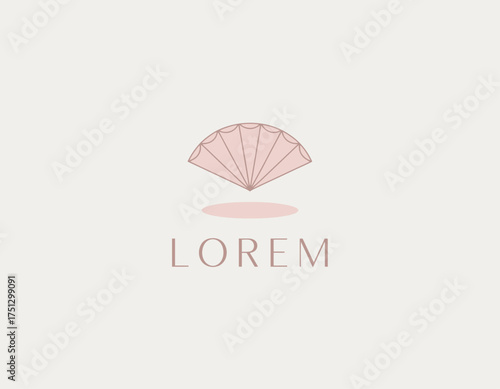 A minimalist shell logo design that embodies elegance and sophistication, perfect for luxury brands, beauty products, or coastal-themed businesses seeking a refined image.