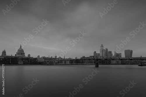 Canvas Print london skyline in black and white