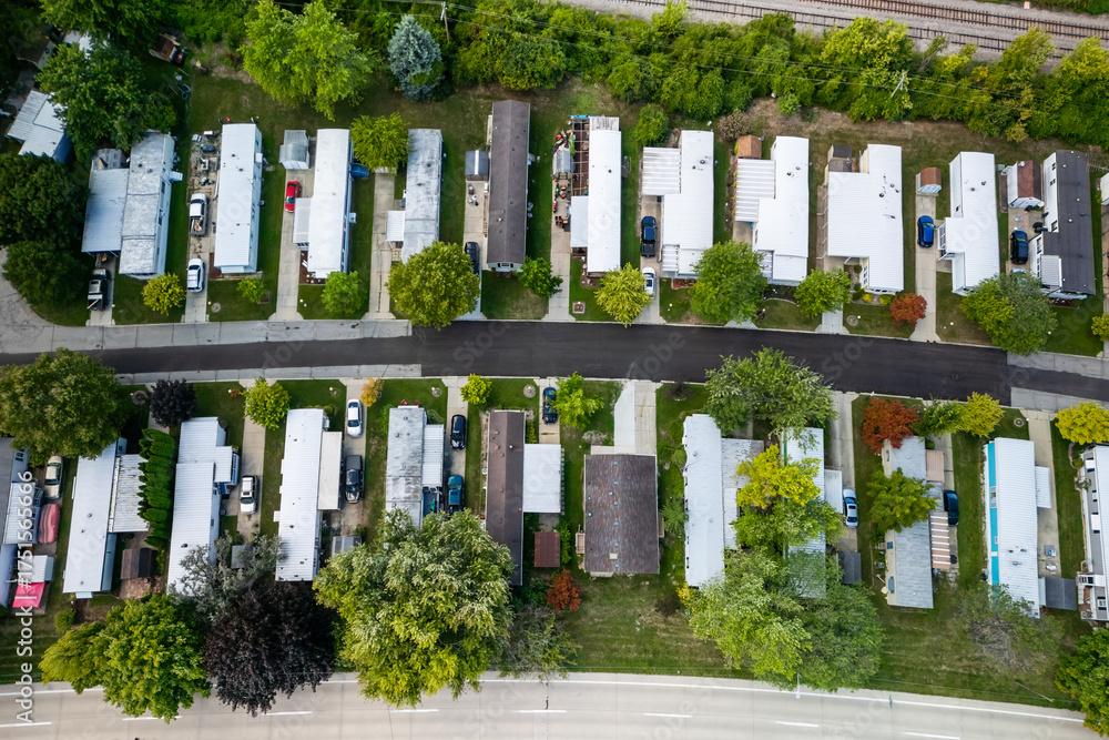 Φωτογραφία Aerial photo of row mobile homes in trailer park neighborhood in Michigan