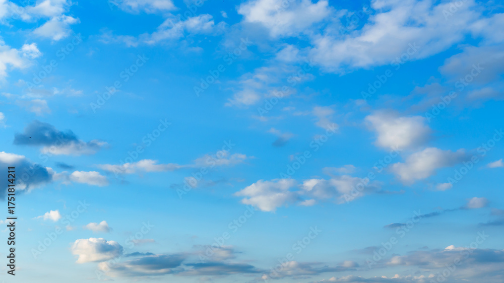 Obraz premium Beautiful blue sky with soft white clouds at dawn for an abstract background