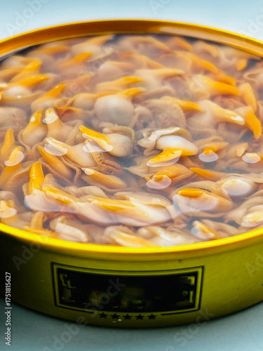 Papier peint Canned seafood in brine showcasing preserved marine food