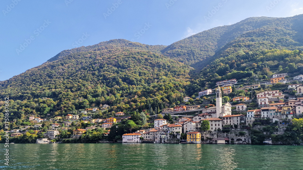 Fototapeta premium Lake Como village under the mountain