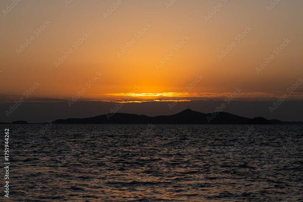 Obraz premium idyllic seascape during sunset