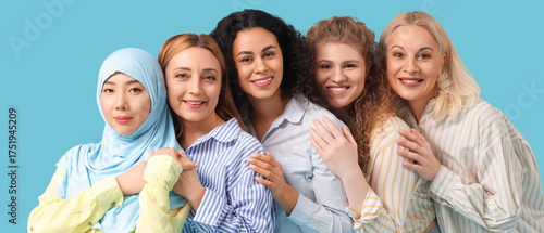 Group of beautiful women hu...