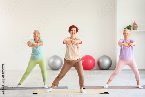 Group of sporty mature wome...