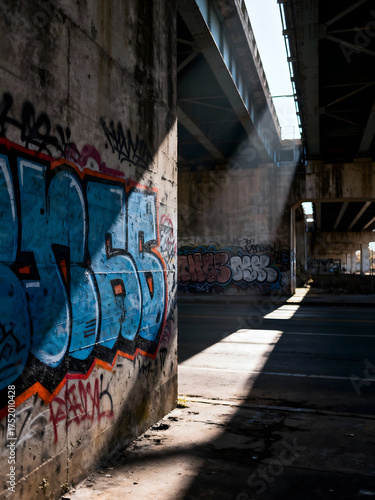 Wallpaper Mural urban graffiti wall Torontodigital.ca