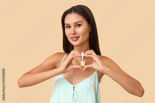 Beautiful woman holding ser...